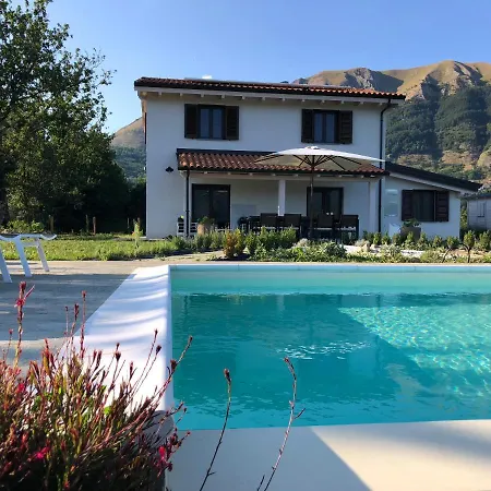 360 Views, Private Infinity Pool, Pisa, Lucca, Florence, Large Garden Vila Casabasciana