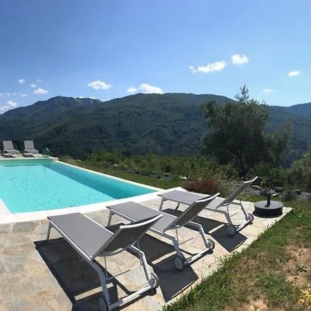 360 Views, Private Infinity Pool, Pisa, Lucca, Florence, Large Garden Casabasciana